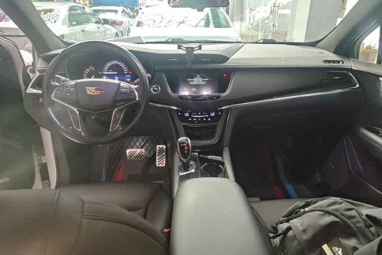 Used Cadillac XT5 2018 28E Four-Wheel Drive Tech Version Center Console