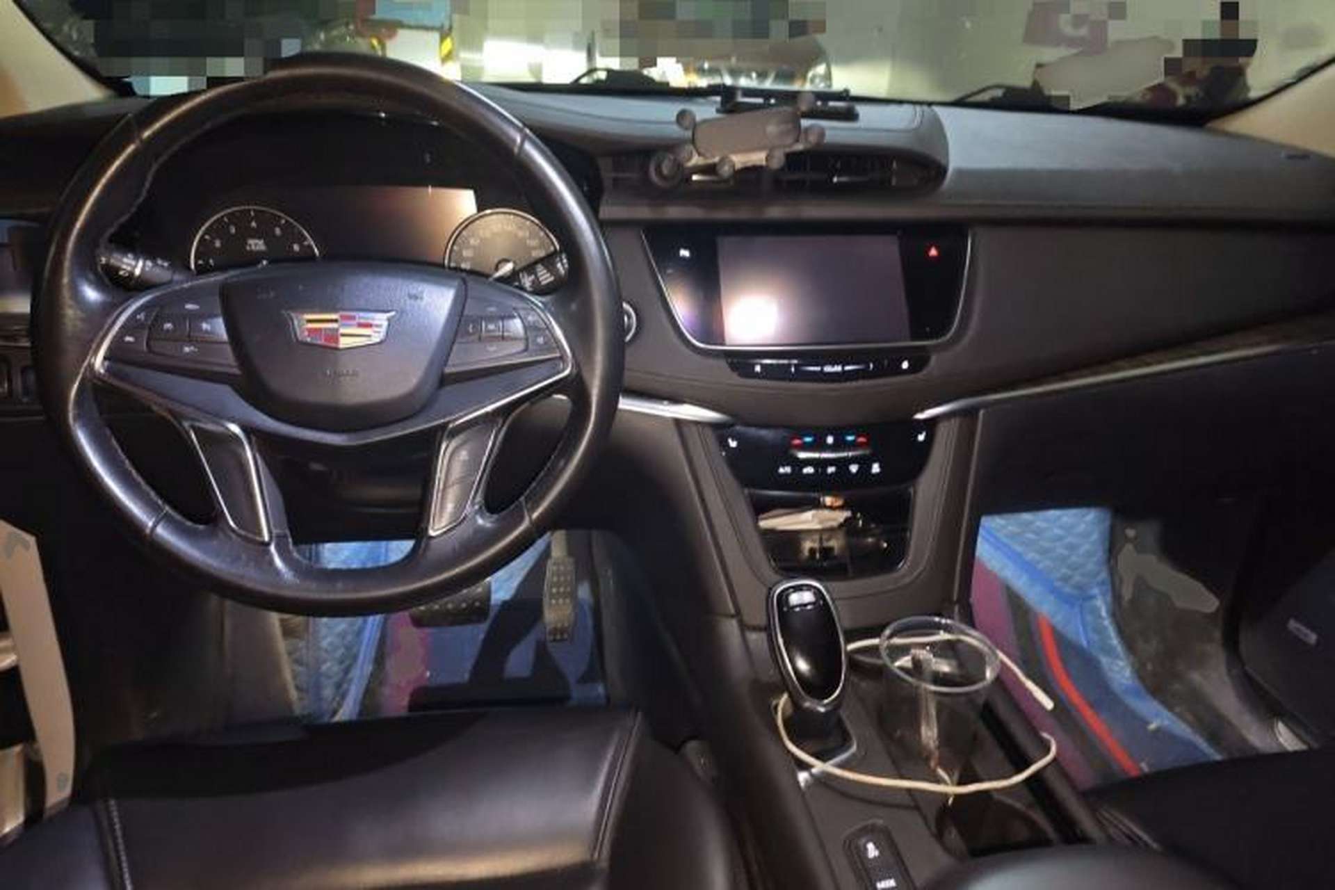 Used Cadillac XT5 2018 25T Luxury Model Center Console