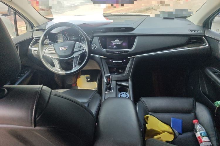 Used Cadillac XT5 2018 25T Luxury Model Center Console