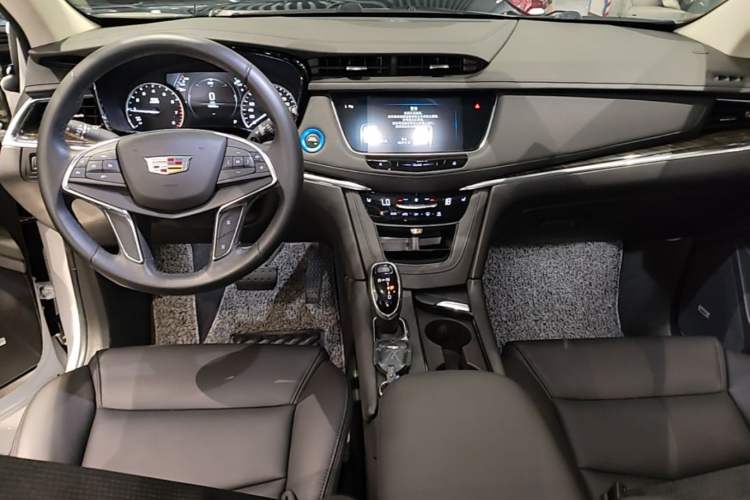 Used Cadillac XT5 2018 25T Luxury Model Center Console