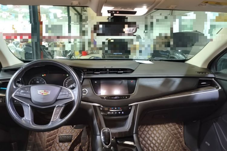 Used Cadillac XT5 2018 25T Luxury Model Center Console