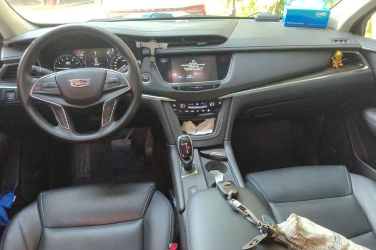 Used Cadillac XT5 2018 25T Luxury Model Center Console