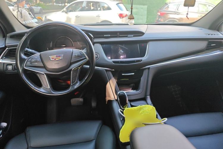 Used Cadillac XT5 2018 28E Four-Wheel Drive Tech Version Center Console