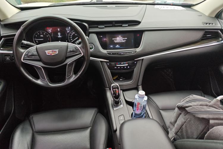 Used Cadillac XT5 2018 25T Luxury Model Center Console