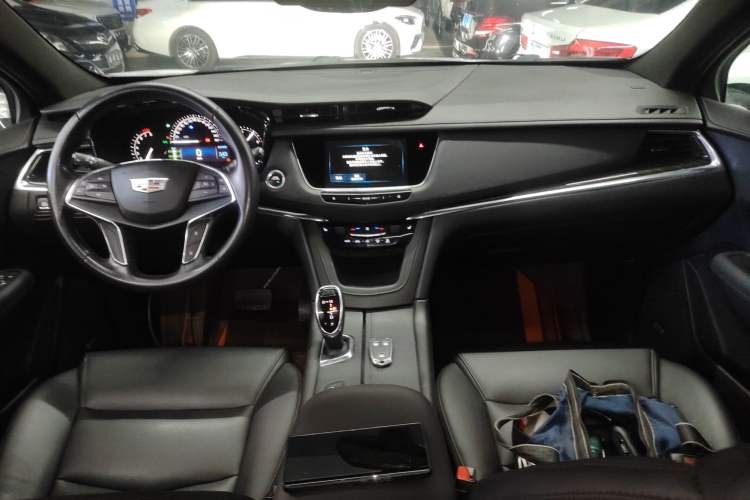 Used Cadillac XT5 2018 28E Four-Wheel Drive Tech Version Center Console