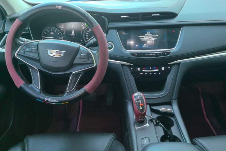Used Cadillac XT5 2018 25T Luxury Model Center Console