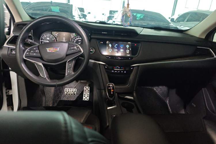 Used Cadillac XT5 2018 25T Luxury Model Center Console