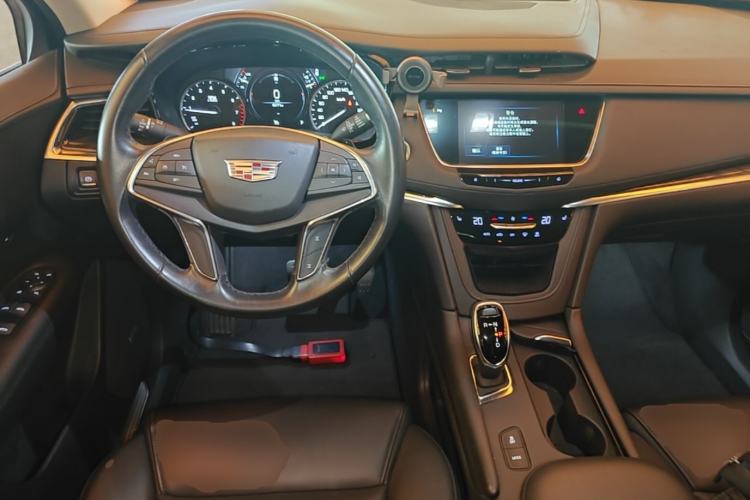 Used Cadillac XT5 2018 25T Luxury Model Center Console