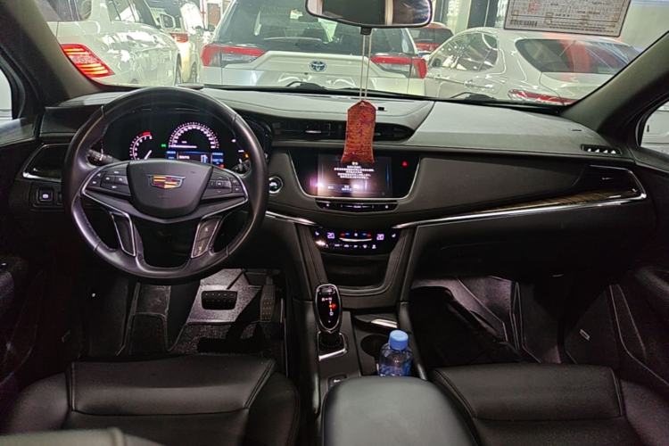 Used Cadillac XT5 2018 28E Four-Wheel Drive Tech Version Center Console