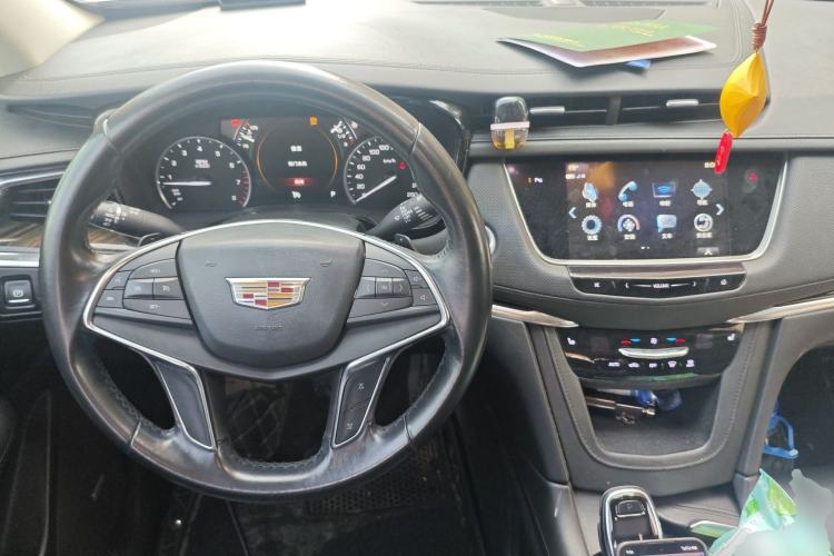 Used Cadillac XT5 2018 25T Luxury Model Center Console
