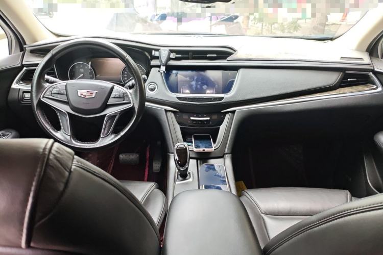 Used Cadillac XT5 2018 25T Luxury Model Center Console
