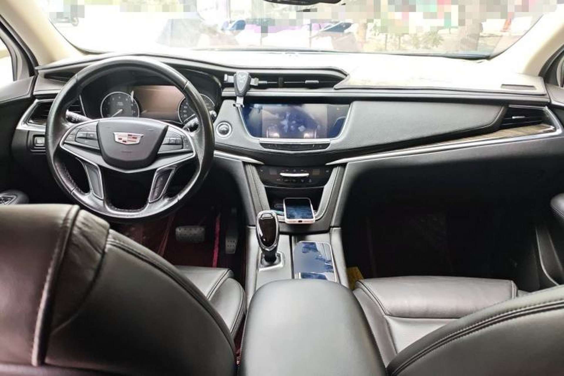 Used Cadillac XT5 2018 25T Luxury Model Center Console
