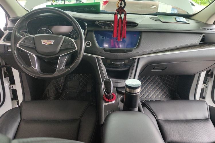 Used Cadillac XT5 2018 25T Luxury Model Center Console
