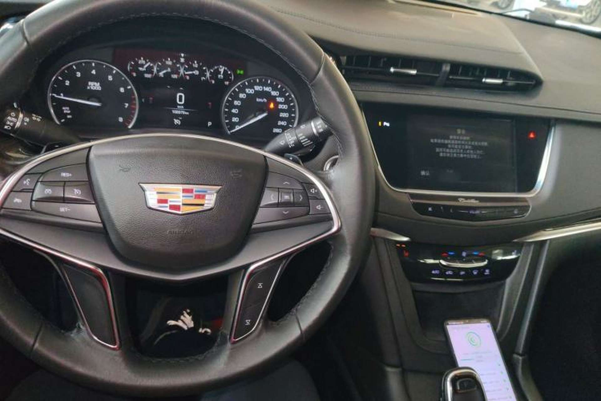 Used Cadillac XT5 2018 25T Luxury Model Center Console