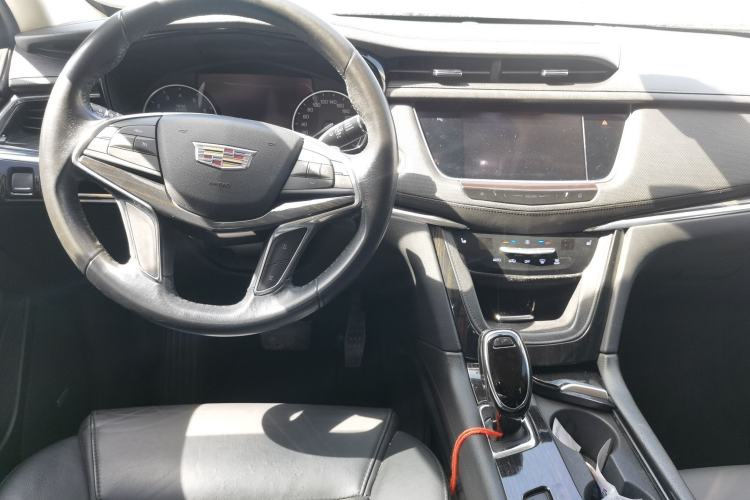 Used Cadillac XT5 2018 28T Four-Wheel Drive Luxury Model Center Console