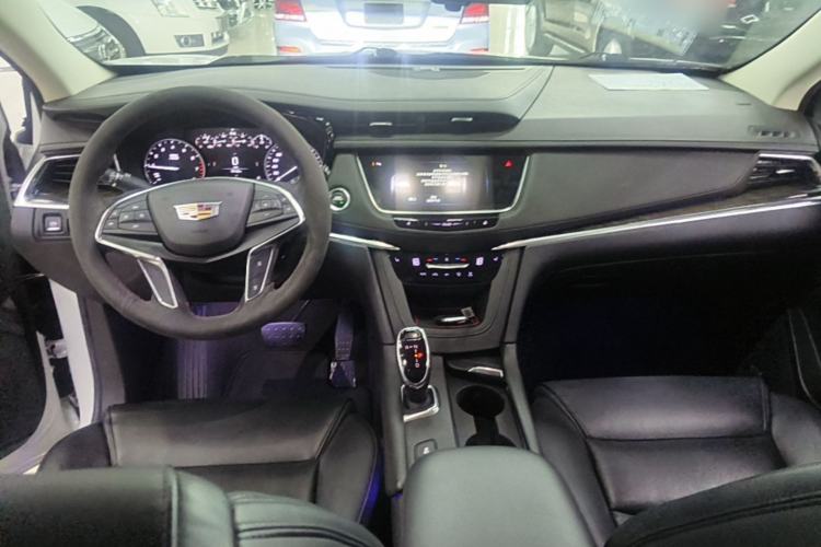 Used Cadillac XT5 2018 25T Luxury Model Center Console