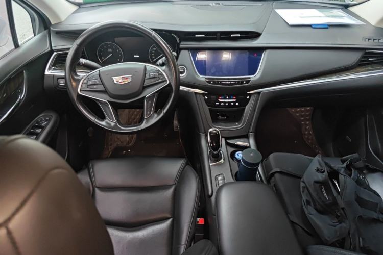 Used Cadillac XT5 2018 28T Four-Wheel Drive Luxury Model Center Console