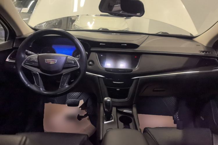 Used Cadillac XT5 2018 25T Luxury Model Center Console