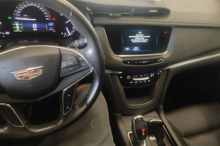 Used Cadillac XT5 2018 28E Four-Wheel Drive Tech Version Center Console