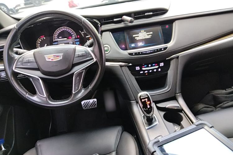 Used Cadillac XT5 2018 25T Tech Model Center Console