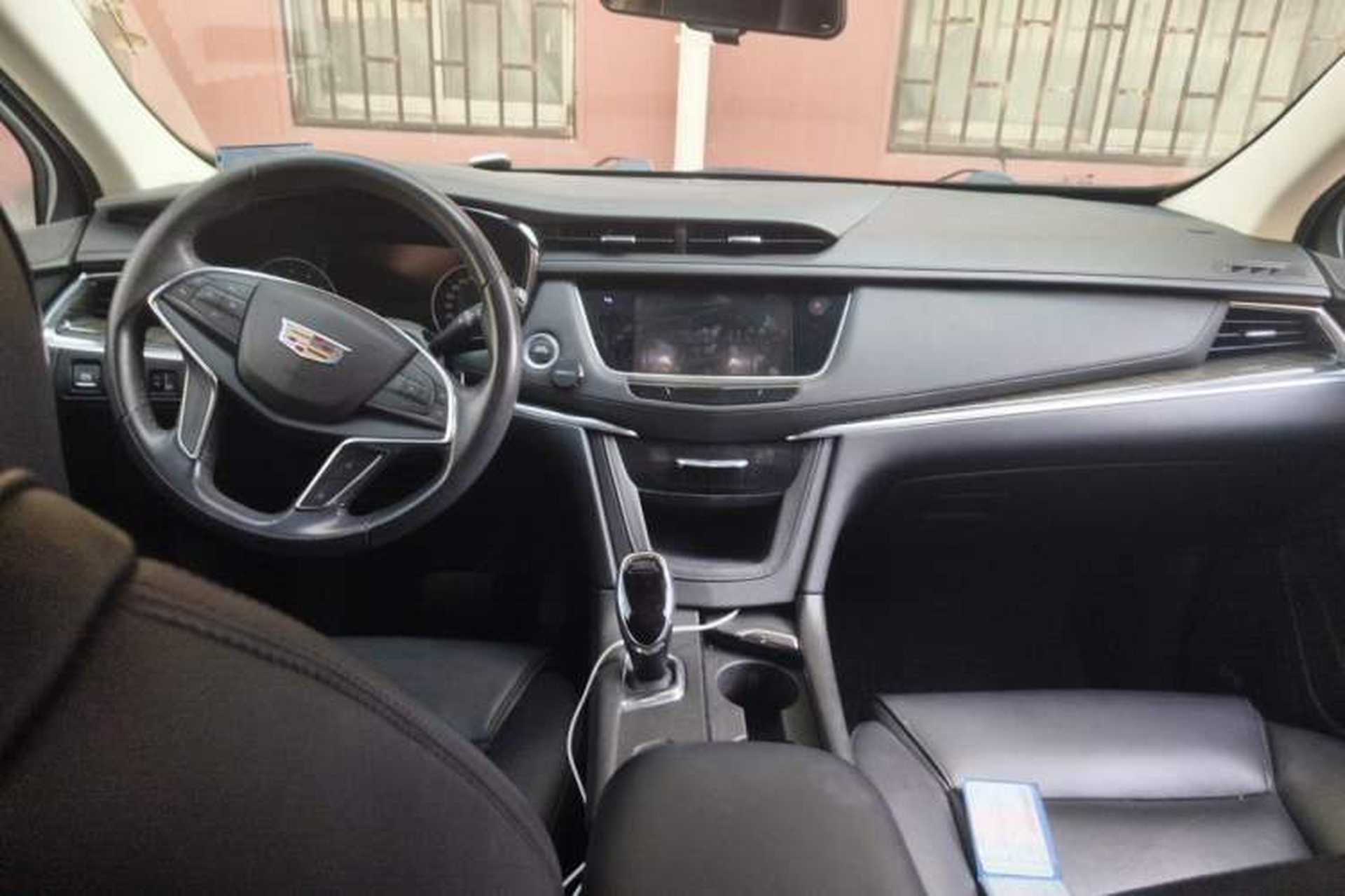 Used Cadillac XT5 2018 25T Luxury Model Center Console