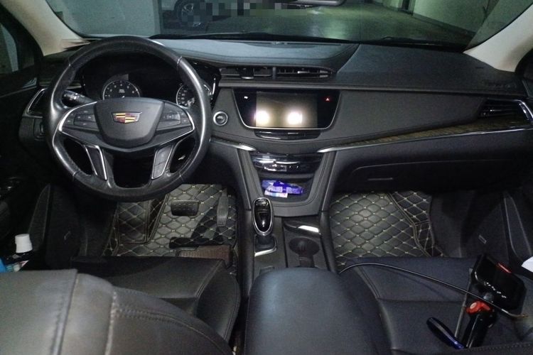 Used Cadillac XT5 2018 25T Luxury Model Center Console