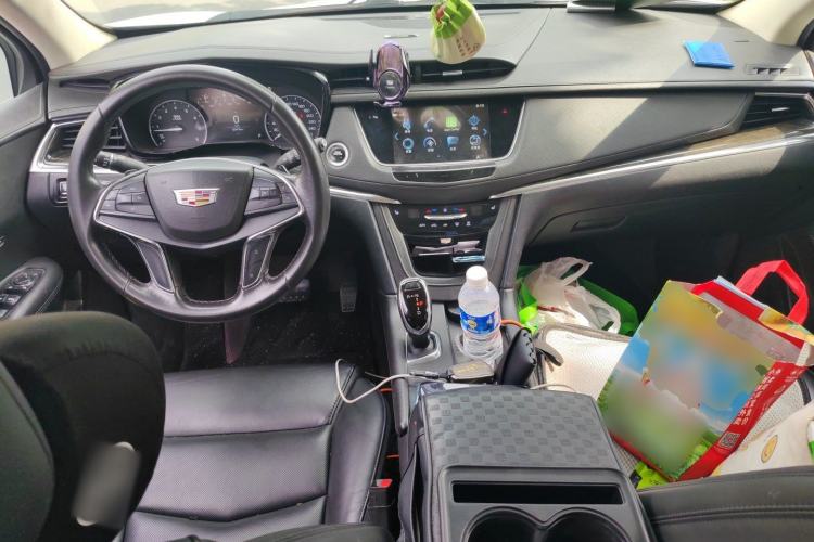 Used Cadillac XT5 2018 25T Luxury Model Center Console