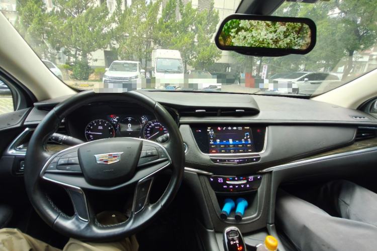 Used Cadillac XT5 2018 28T Four-Wheel Drive Luxury Model Center Console