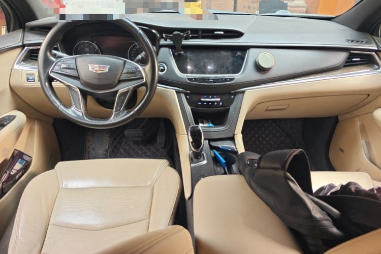 Used Cadillac XT5 2018 25T Luxury Model Center Console