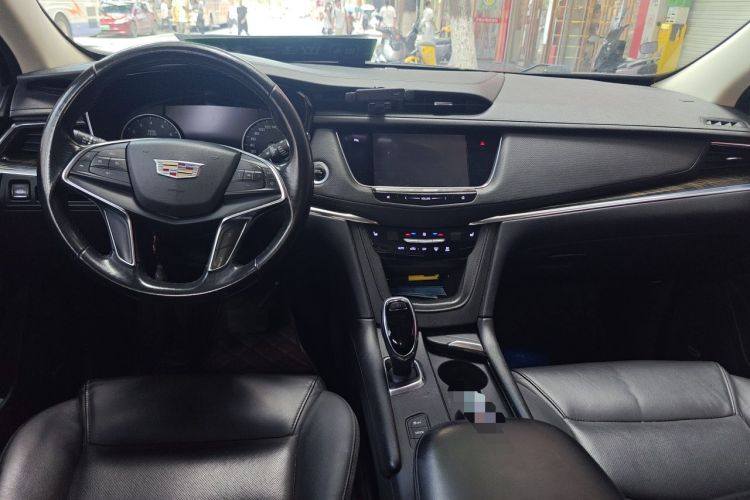 Used Cadillac XT5 2018 28T Four-Wheel Drive Luxury Model Center Console