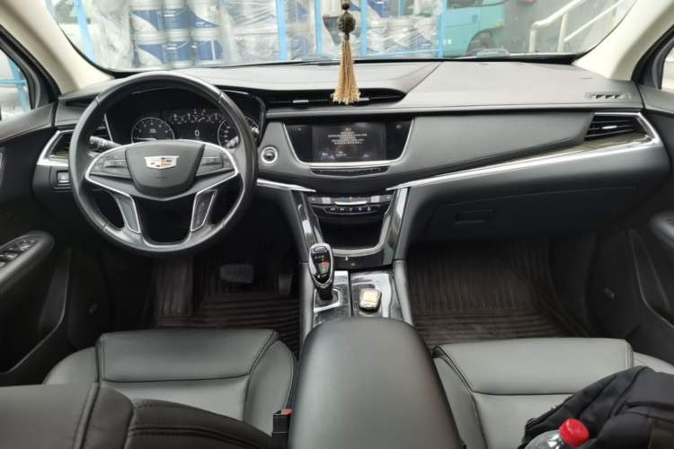 Used Cadillac XT5 2018 28T Four-Wheel Drive Luxury Model Center Console