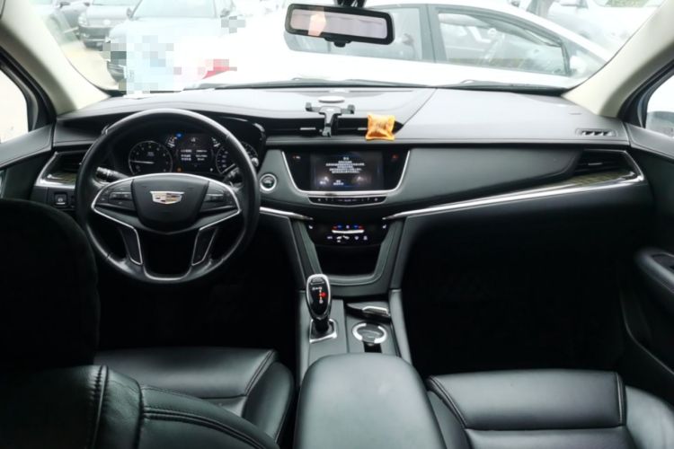Used Cadillac XT5 2018 25T Luxury Model Center Console