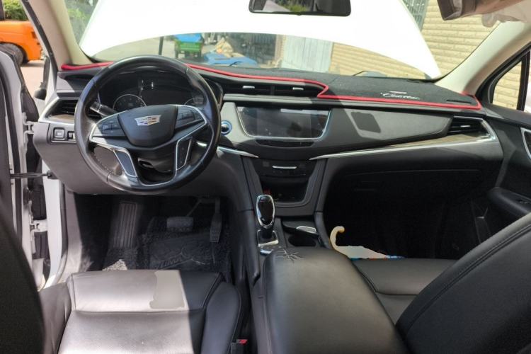 Used Cadillac XT5 2018 25T Luxury Model Center Console