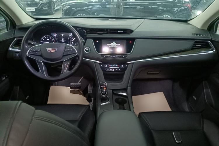 Used Cadillac XT5 2018 25T Luxury Model Center Console