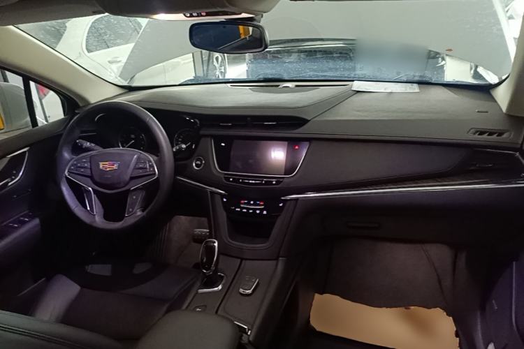 Used Cadillac XT5 2018 28T Four-Wheel Drive Luxury Model Center Console
