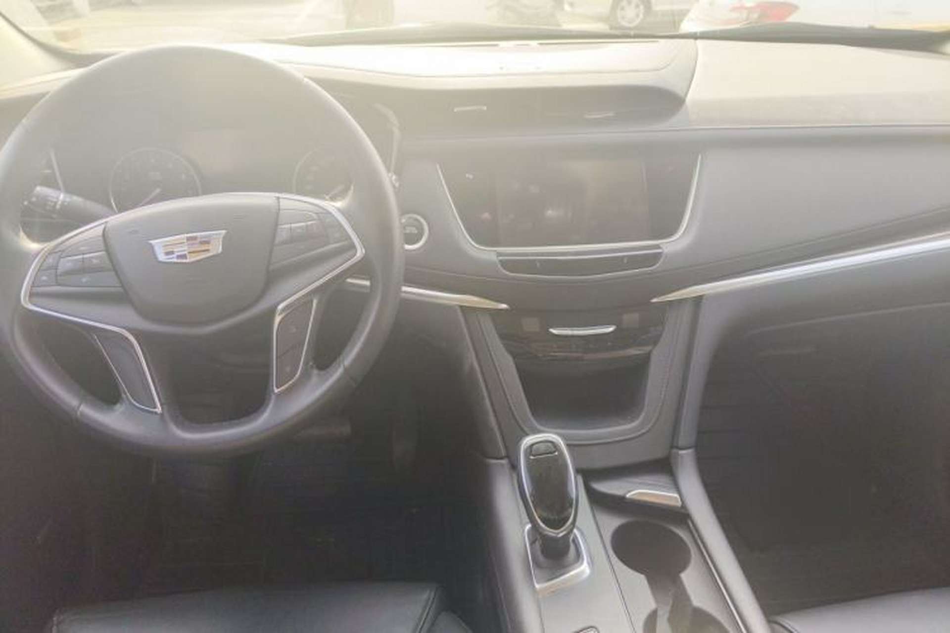Used Cadillac XT5 2018 25T Luxury Model Center Console