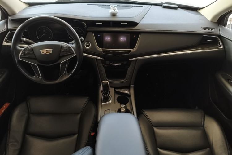 Used Cadillac XT5 2018 28T Four-Wheel Drive Luxury Model Center Console
