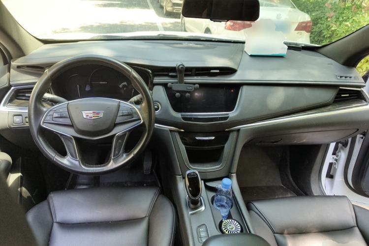 Used Cadillac XT5 2018 28E Four-Wheel Drive Tech Version Center Console