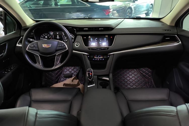 Used Cadillac XT5 2018 28T Four-Wheel Drive Luxury Model Center Console