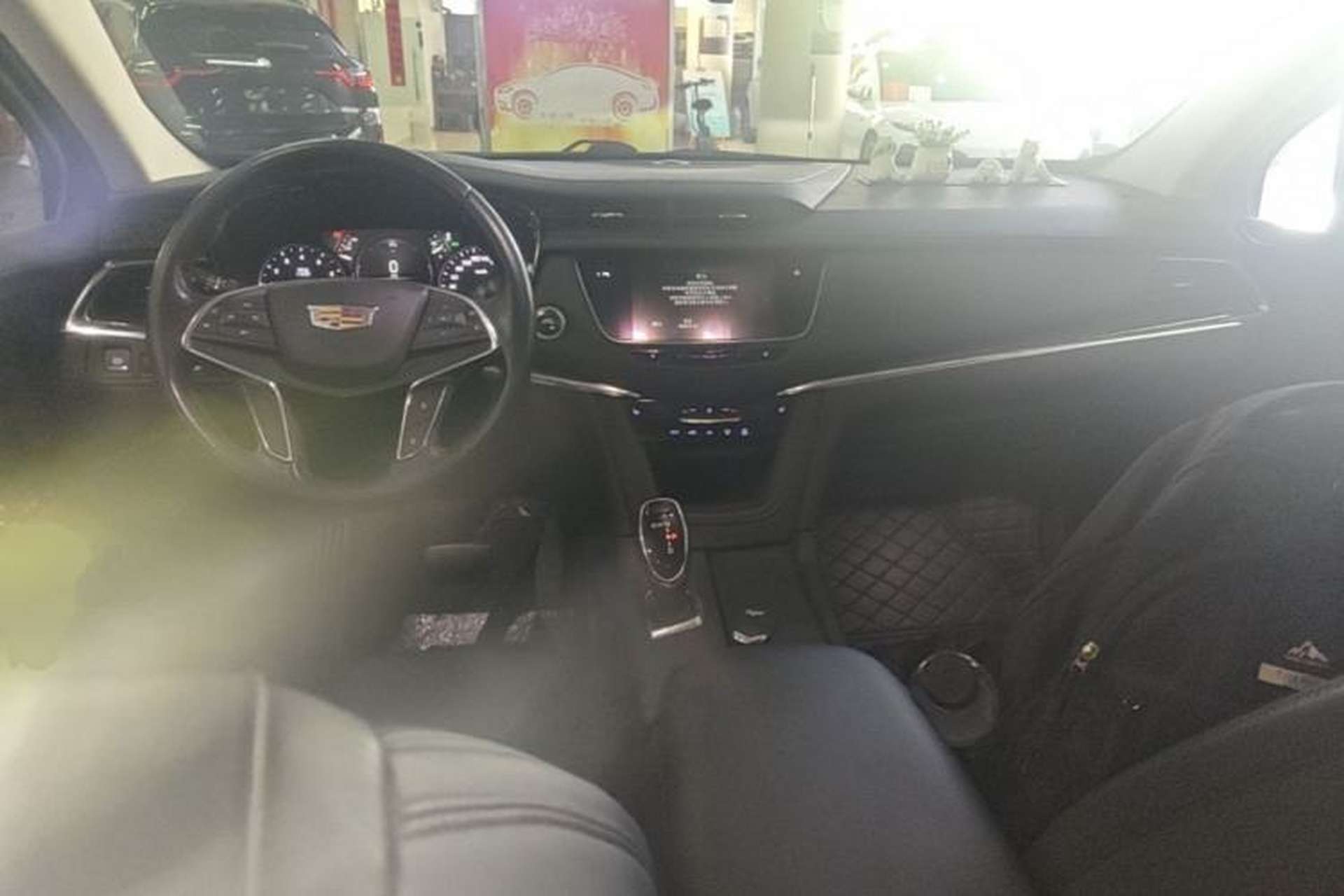 Used Cadillac XT5 2018 25T Luxury Model Center Console