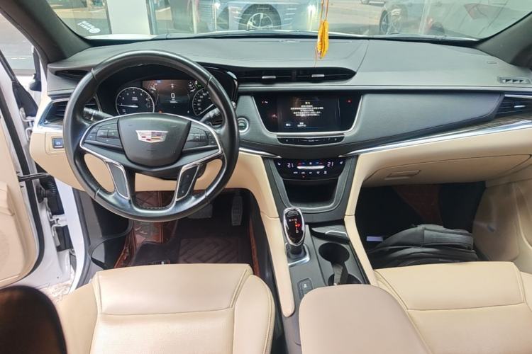 Used Cadillac XT5 2018 25T Luxury Model Center Console