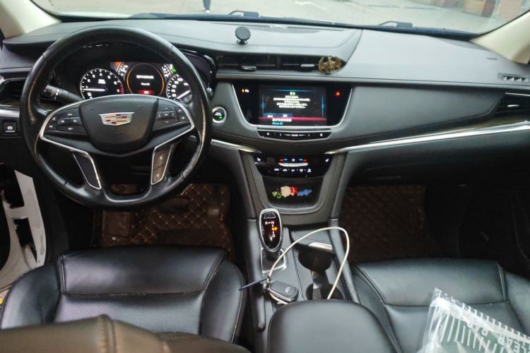 Used Cadillac XT5 2018 28T Four-Wheel Drive Luxury Model Center Console