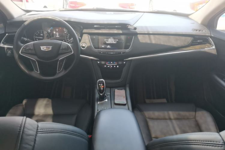 Used Cadillac XT5 2018 25T Luxury Model Center Console