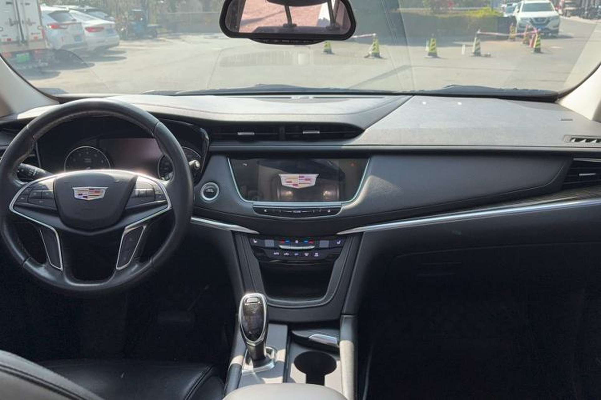 Used Cadillac XT5 2018 25T Luxury Model Center Console