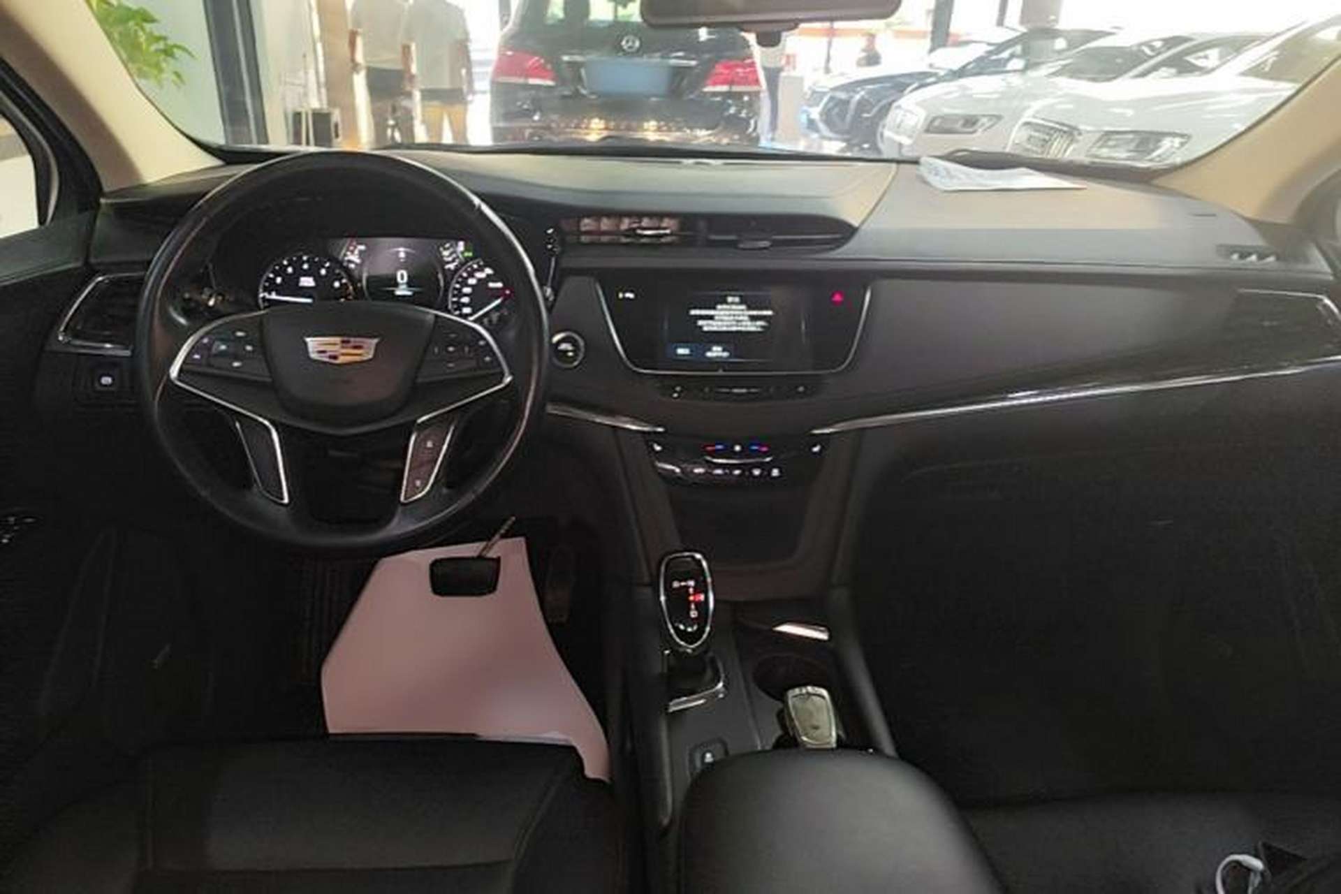 Used Cadillac XT5 2018 25T Luxury Model Center Console