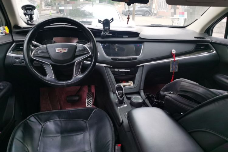 Used Cadillac XT5 2018 25T Luxury Model Center Console
