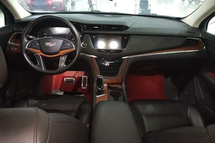 Used Cadillac XT5 2018 25T Luxury Model Center Console