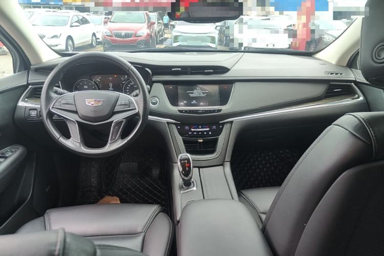 Used Cadillac XT5 2018 25T Luxury Model Center Console