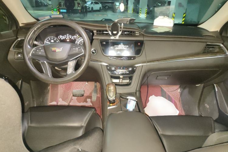 Used Cadillac XT5 2018 25T Luxury Model Center Console