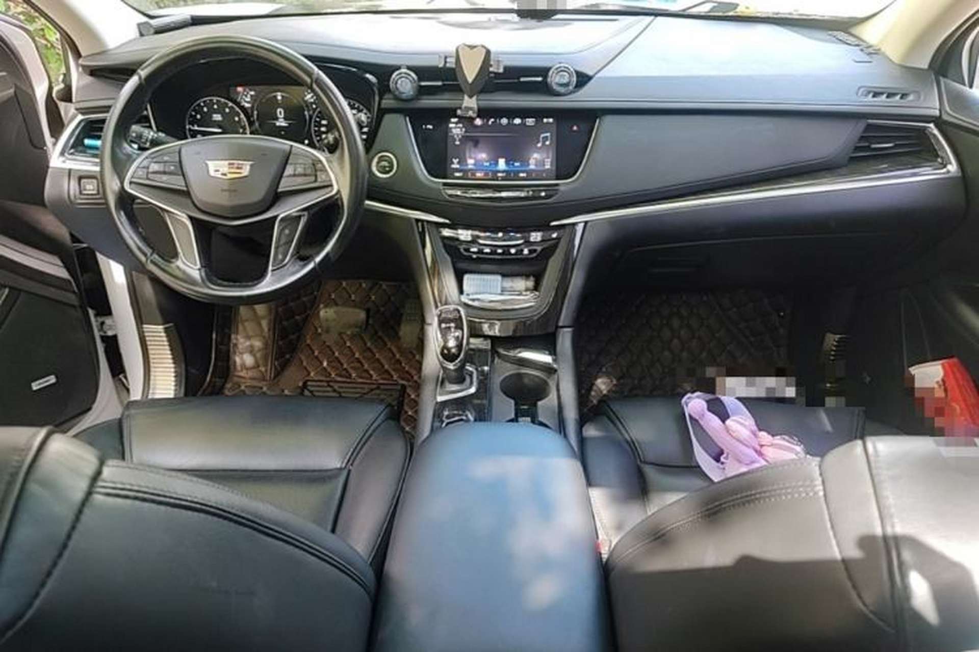 Used Cadillac XT5 2018 25T Luxury Model Center Console